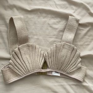 Elegant Cream Shell Design Crop Top